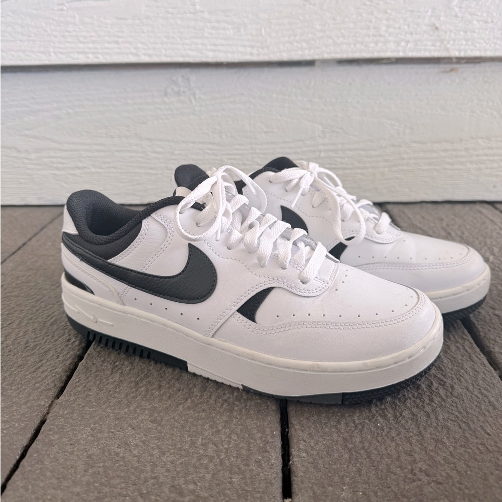 Black & White Nike Shoes🤍